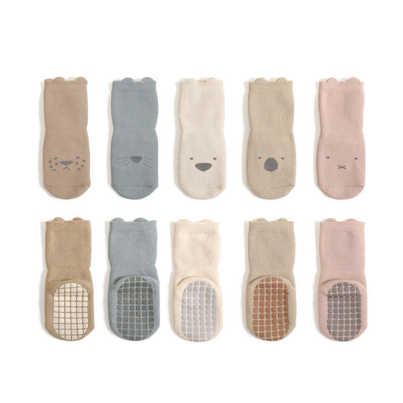 Combed cotton socks for boys and girls by I YAN, soft and comfortable children's ankle socks in various colors.