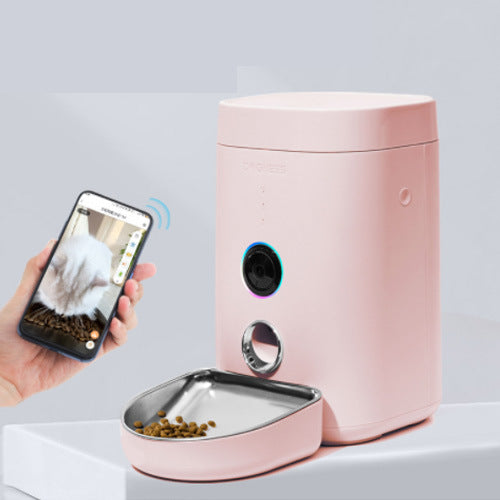 I YAN smart automatic pet feeder with 3.6L and 6L capacity, featuring app control for feeding dogs and cats.