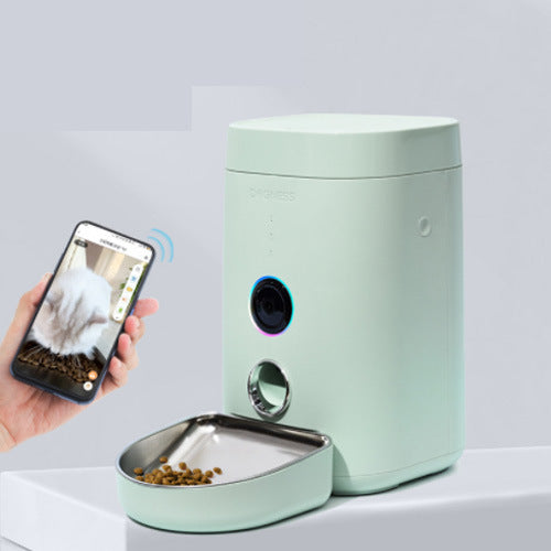 I YAN smart automatic pet feeder with app control, 3.6L and 6L capacity, designed for dogs and cats, showing digital display and feeding tray
