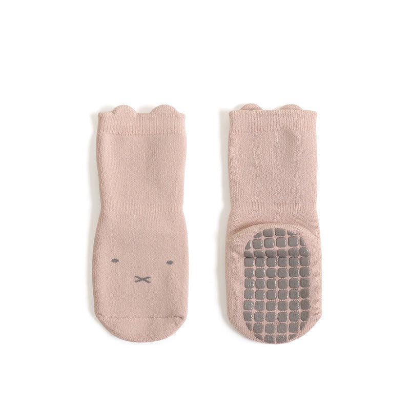 Comfortable combed cotton socks for boys and girls by I YAN, featuring colorful striped patterns and soft fabric.