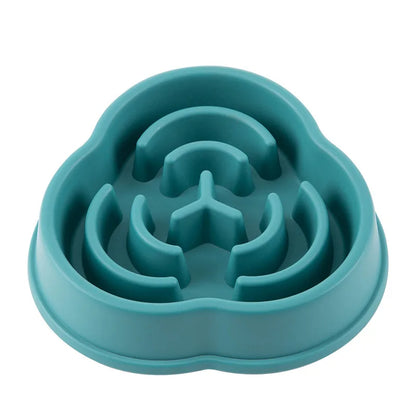 I YAN anti-choke slow feeder bowl for cats and dogs with raised ridges to promote safe, slow eating.