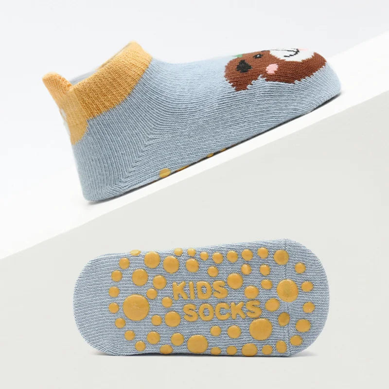 Six pairs of I YAN kids cotton socks with cute cartoon animal patterns, breathable, non-slip floor socks for babies.