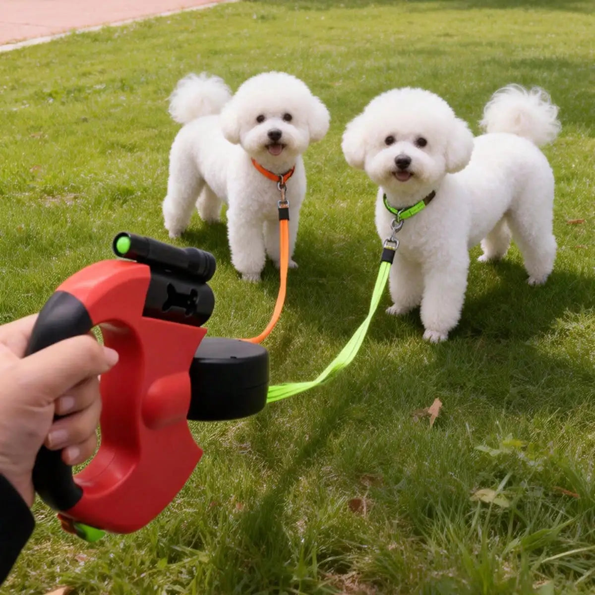 I YAN dual retractable dog leash with LED light for small dogs, showing the leash extended with the LED feature visible.