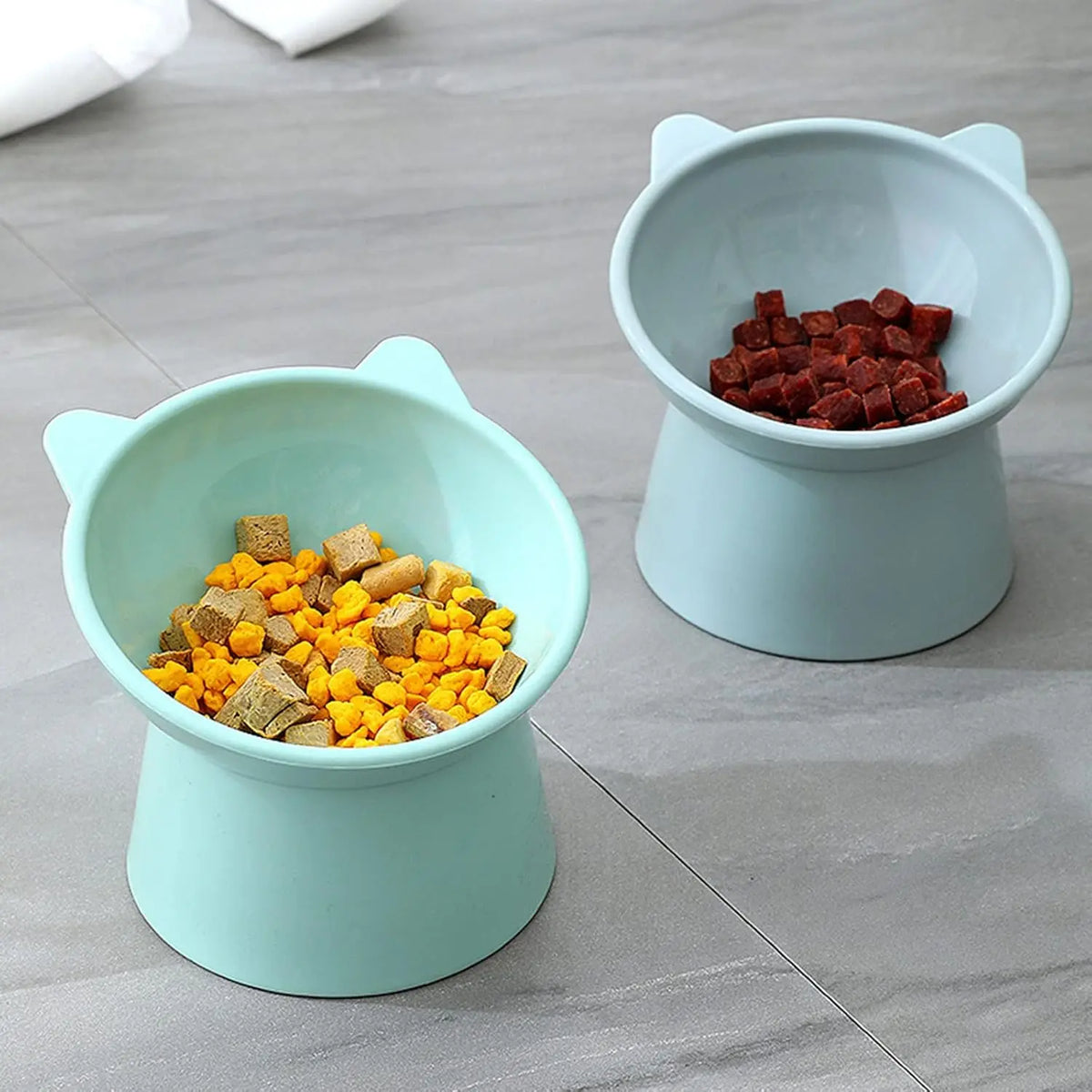 Green I YAN tilted whisker-friendly cat bowl with shallow design, anti-vomit feature, and cute appearance for comfortable feeding.