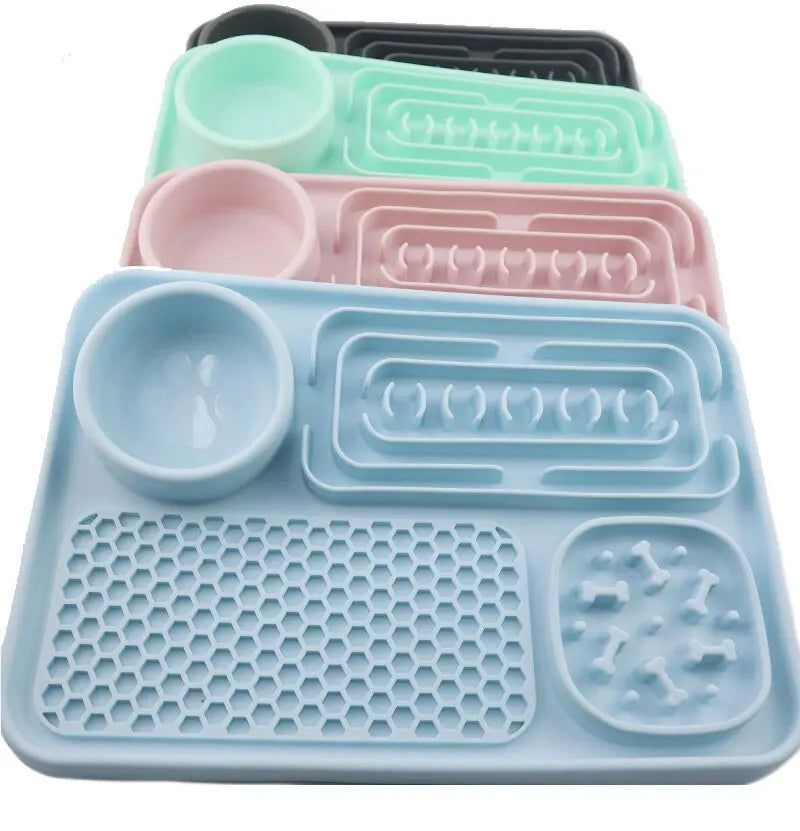 Silicone pet lick mat with suction cup for dogs and cats, designed as a slow feeder and bath distraction by I YAN.