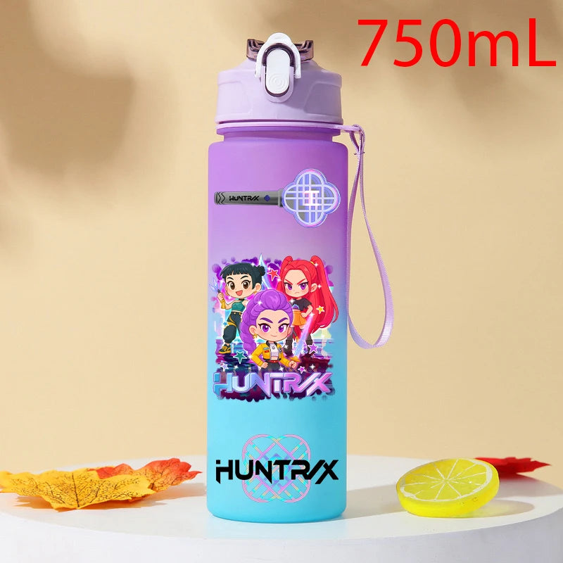 I YAN Demon Hunters 750ml plastic water bottle with warrior gourd design, ideal for KPop fans and drinkware enthusiasts.