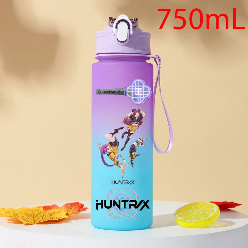 I YAN Demon Hunters 750ml plastic water bottle with warrior gourd design, perfect for K-pop fans and drinkware enthusiasts.