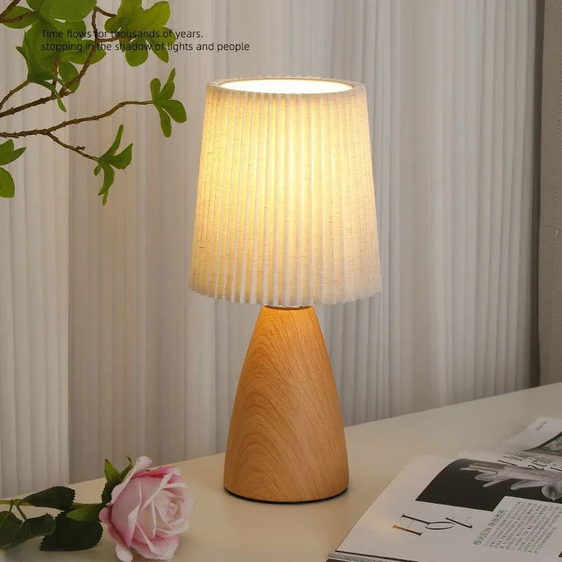 Retro LED Table Lamp Bedroom Fabric Pleated USB Study For Home Room Decor Desktop Decorative Ambiance Bedrooms LED Bedside Lamps