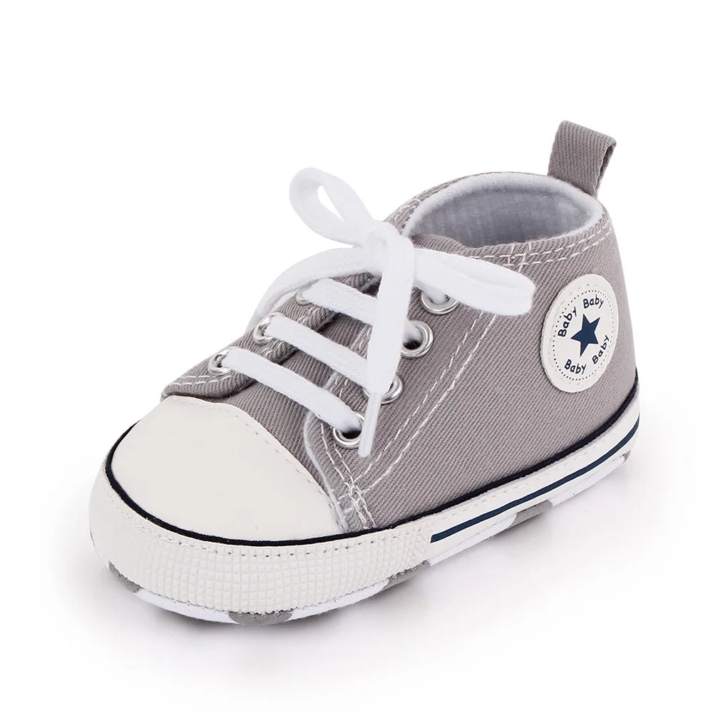 I YAN baby boys and girls canvas casual sneakers with soft soles, non-slip, ideal for first walkers and toddlers.