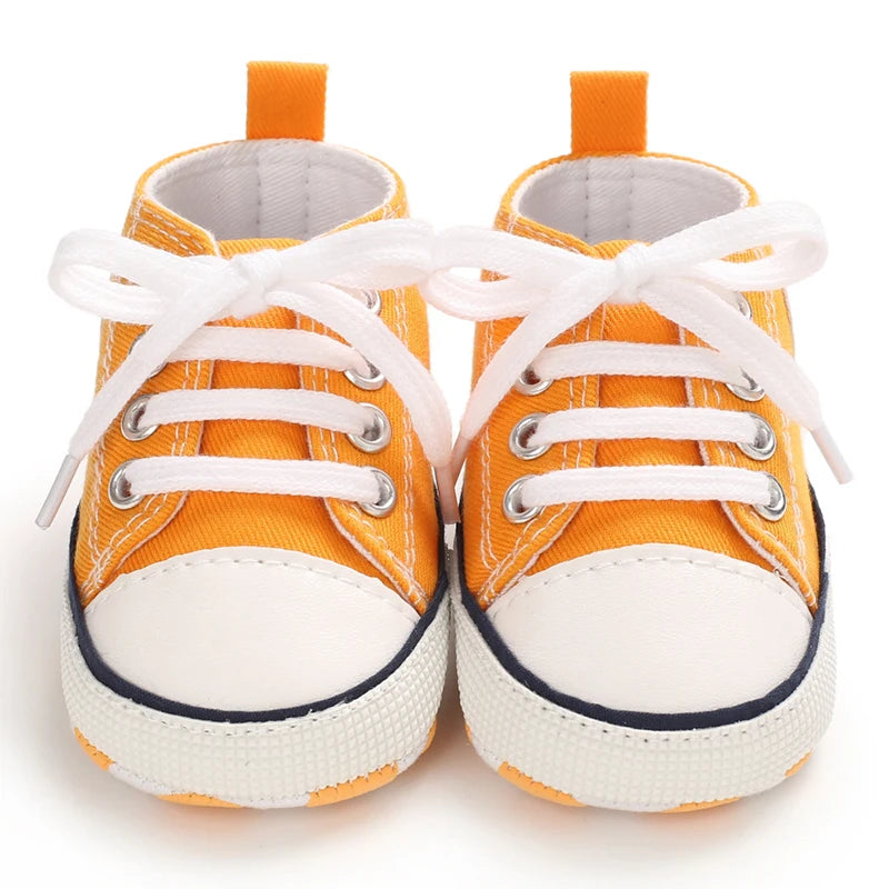 I YAN baby canvas sneakers with anti-slip soles, star design, perfect for infants and toddlers learning to walk.