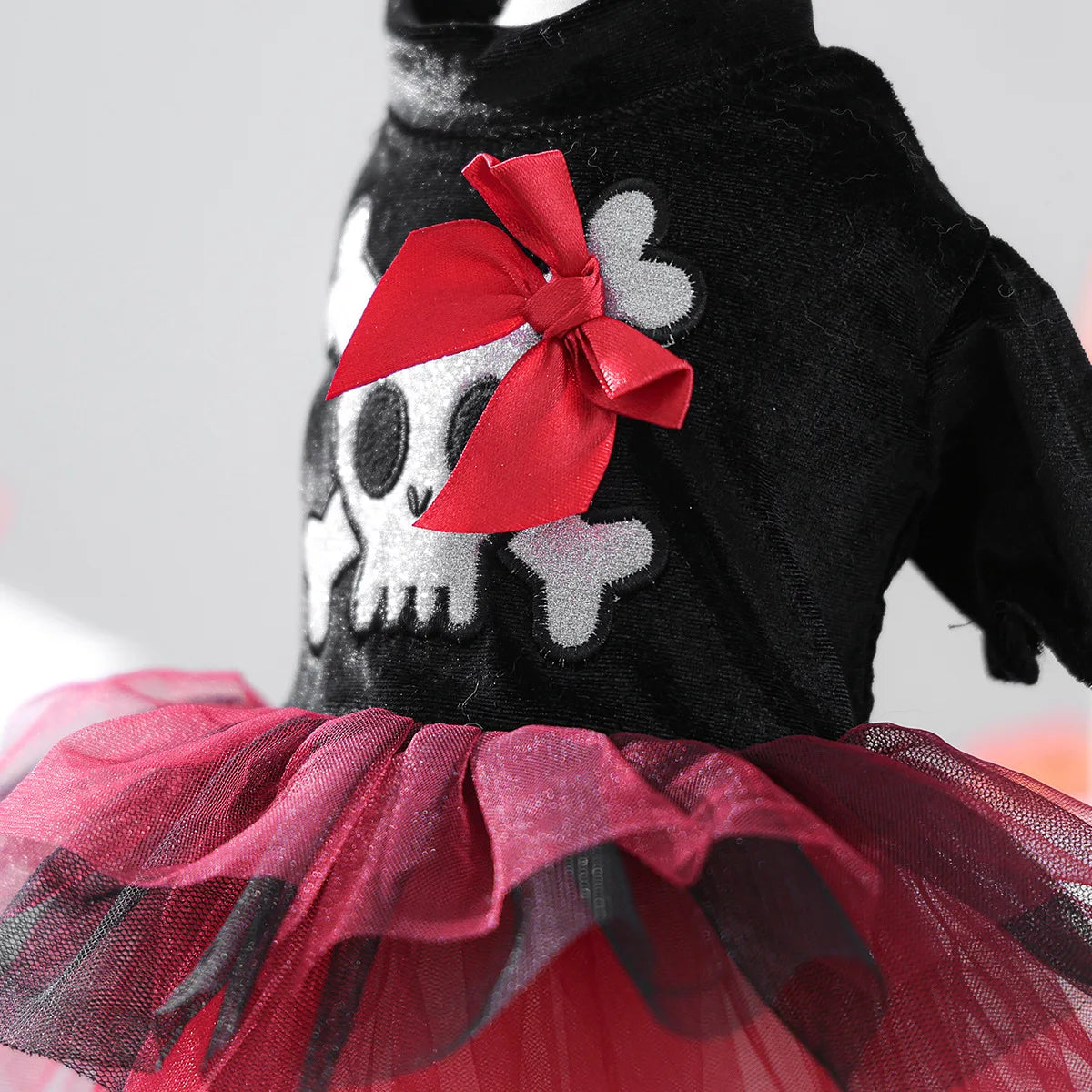 Cute small dog wearing I YAN funny puppy autumn winter Halloween bubble sleeve pet dress featuring princess style for dachshunds and Pomeranians.