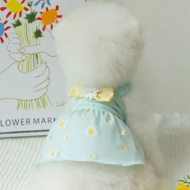 Cute I YAN dog princess dress featuring lace, bow accents, and mesh fabric for small pets like Poodles and Chihuahuas.