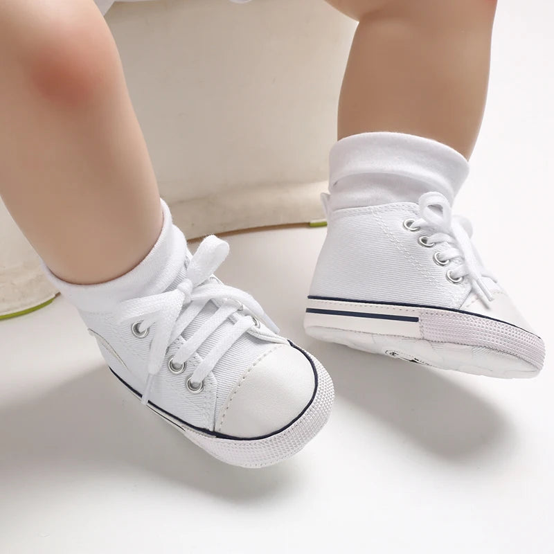 Baby toddler anti-slip canvas sneakers by I YAN with star design, perfect for first steps and early walks for boys and girls.