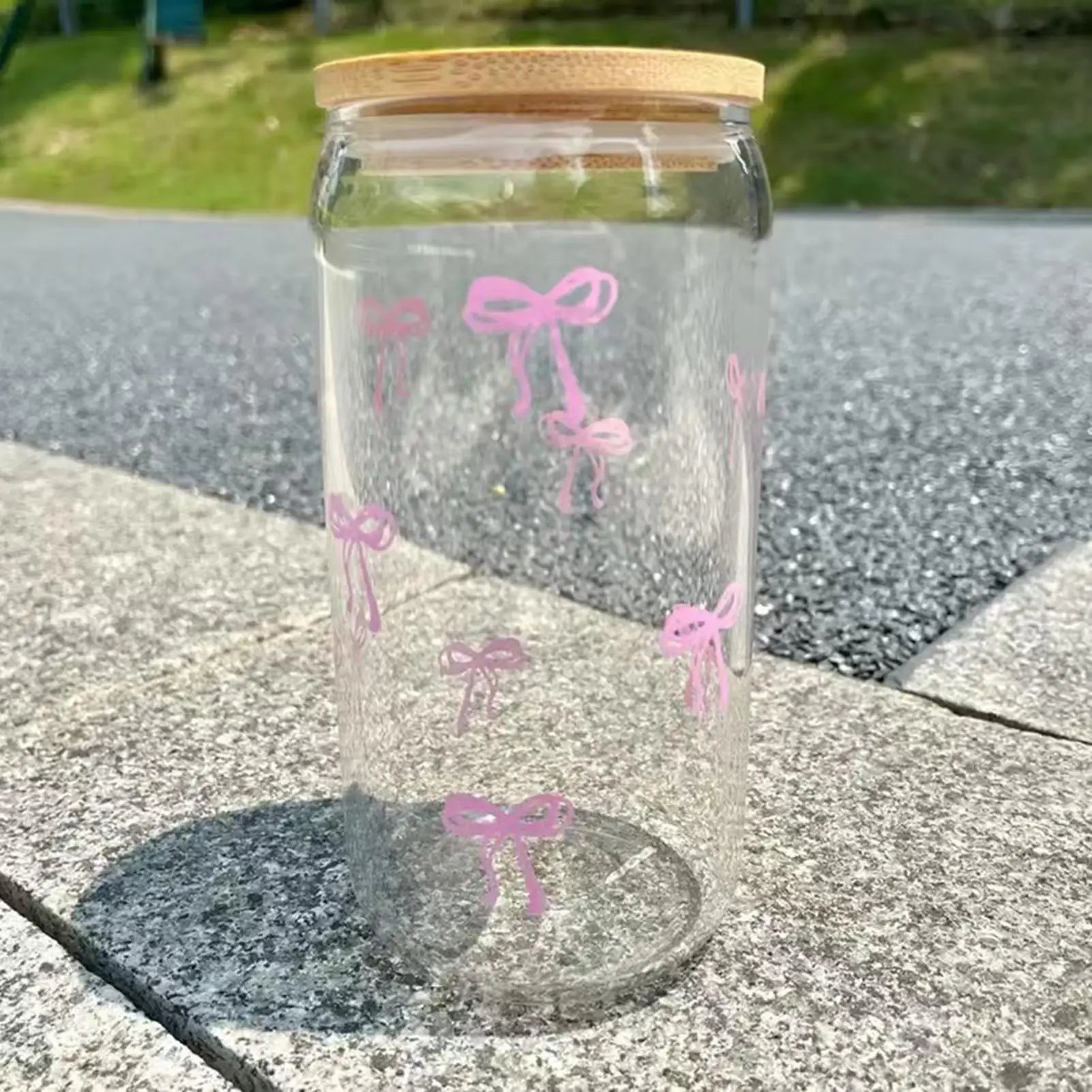 Bow Shape Glass Cup with Lid Straw 500ml Cute Aesthetic Drinkware Iced Coffee Tumbler Matcha Tea Bottle for Women Girls Gift