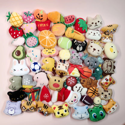 I YAN plush pet toy set for cats with catnip, scented mini chew toys for kittens, teeth grinding, and playful pet supplies.