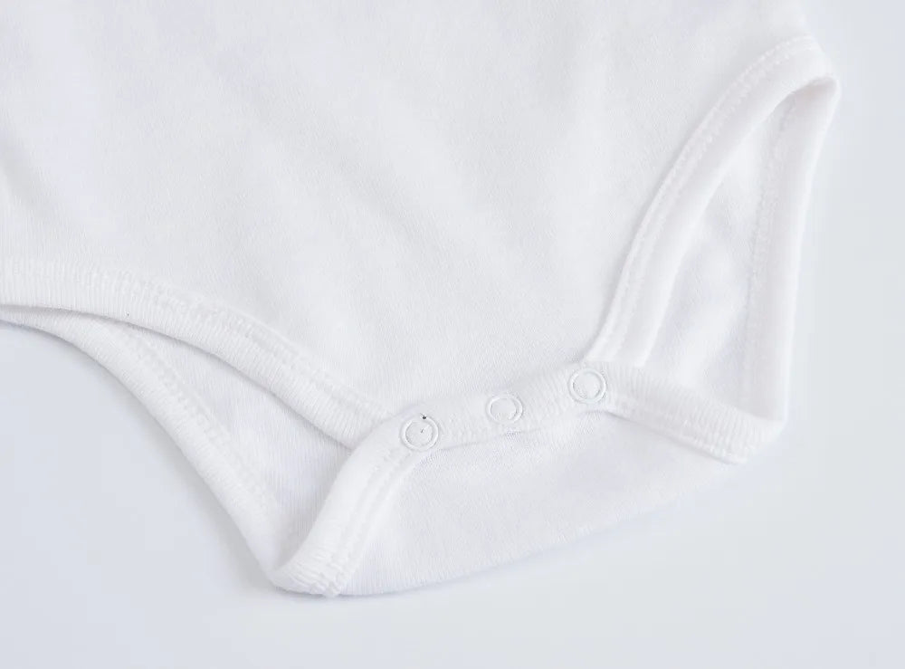 Kavkas 3 or 5 piece set of white cotton baby bodysuits for boys and girls, short sleeve, suitable for 0-24 months, by I YAN.