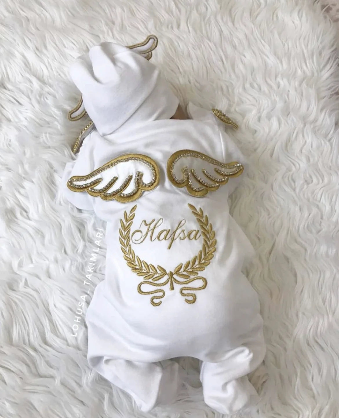 Personalized Angel Wings Newborn Gift Set – 5-Piece Embroidered Cotton Layette - I YAN