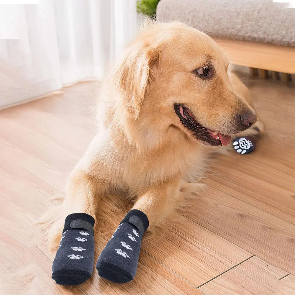 I YAN anti-slip dog socks 4-pack showing strong grip paw protectors designed to prevent licking and scratching.