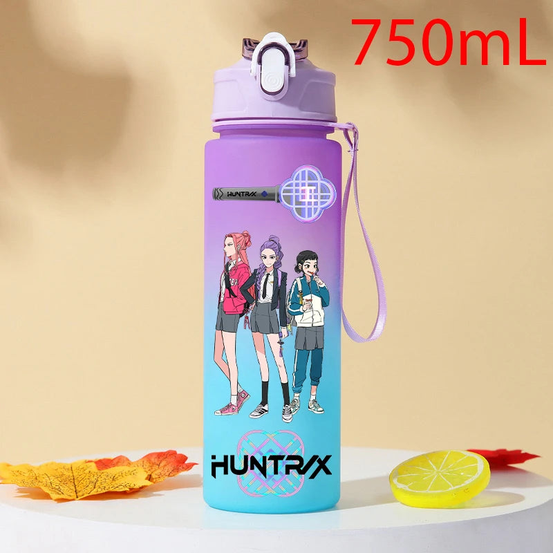 I YAN Demon Hunters 750ml plastic water bottle with warrior gourd design, perfect for KPop fans and fans of drinkware.