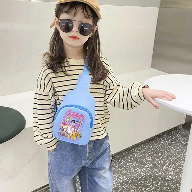 I YAN Kpop Demon Hunters kids chest bag featuring cartoon design, lightweight crossbody style for boys and girls, red and load-reducing.