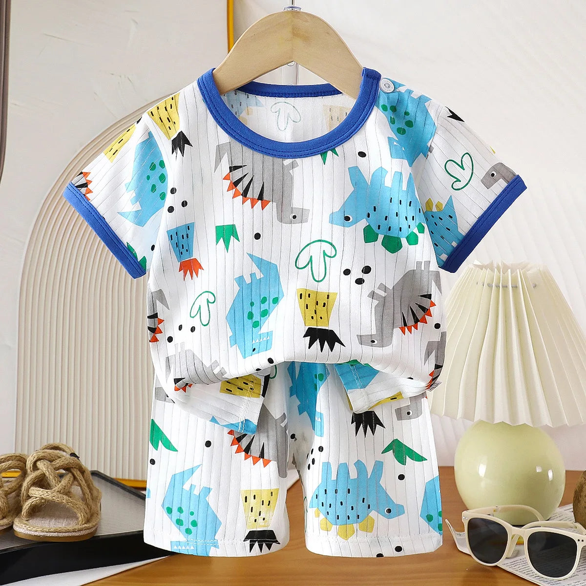 Two-piece children's clothing set by I YAN with a cotton T-shirt and shorts for boys and girls, suitable for summer.