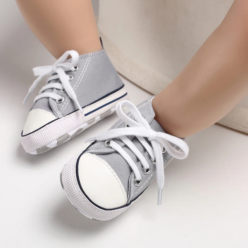 I YAN infant toddler anti-slip baby canvas sneakers with star design, suitable for first walkers and newborn boys and girls.