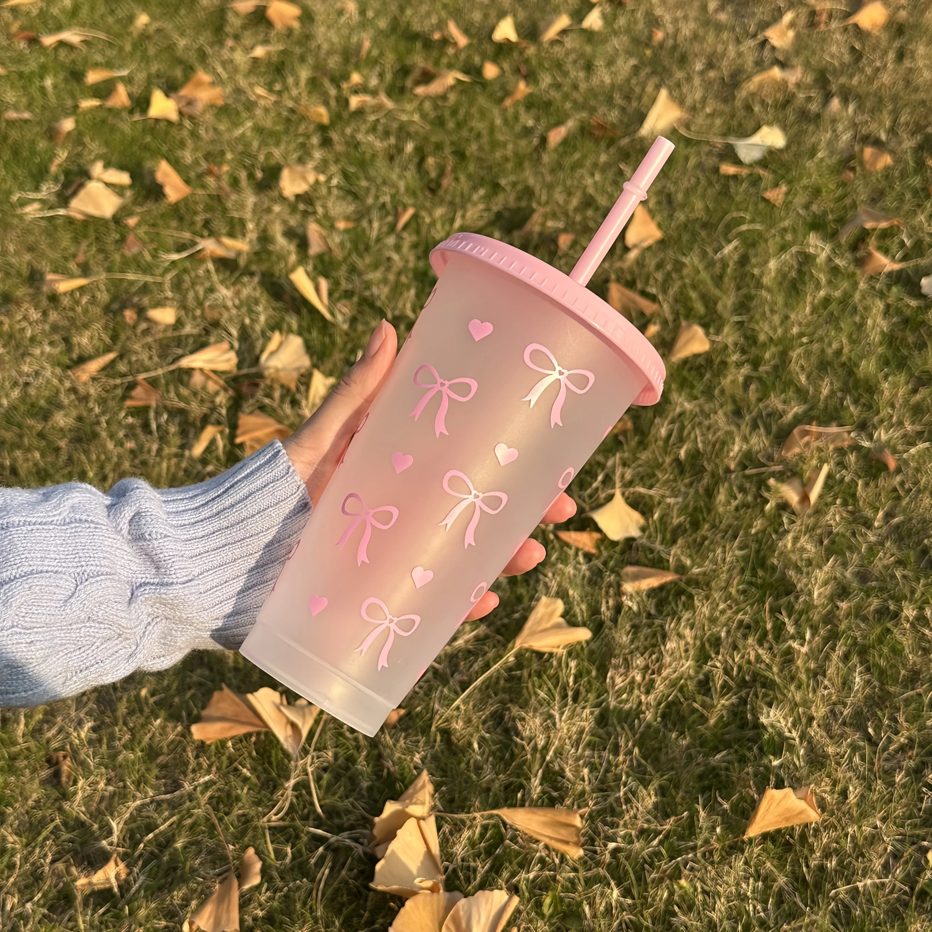 2/20pcs  Reusable Party Cups with Straw & Lid Cute Bow Plastic Tumblers for Cold Drinks Home Office Outdoor Use