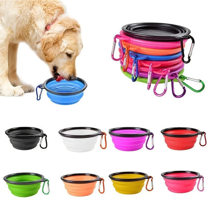 Portable I YAN pet food bowl made of durable TPR silicone, collapsible for travel, suitable for cats and dogs outdoors.