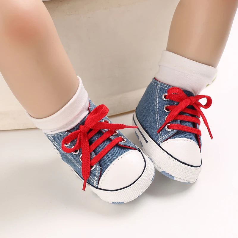 Infant toddler anti-slip baby canvas sneakers by I YAN with star design, suitable for newborns and first walkers, in blue.