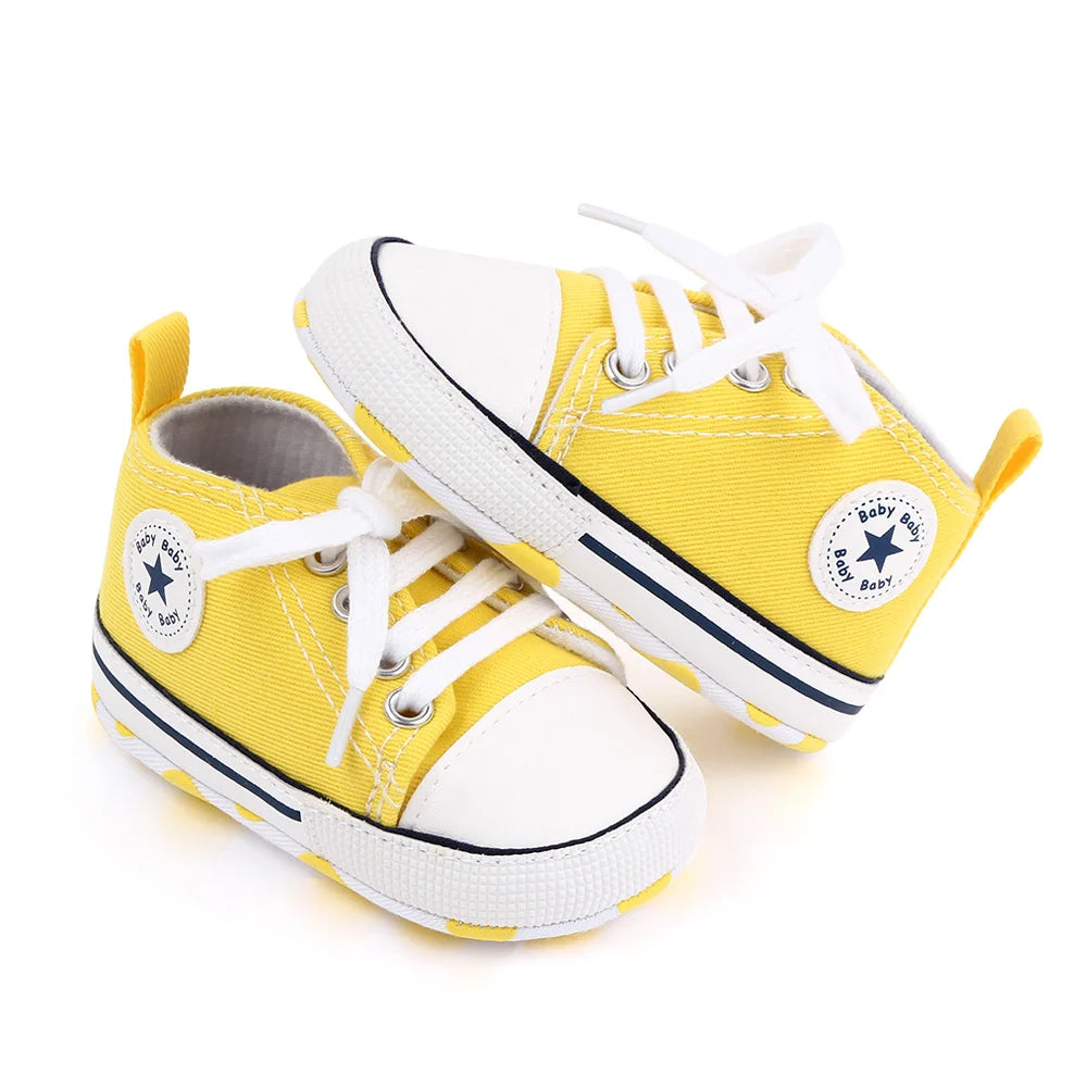 I YAN baby canvas sneakers for boys and girls, soft sole, non-slip toddler shoes, ideal for first steps and casual walking.