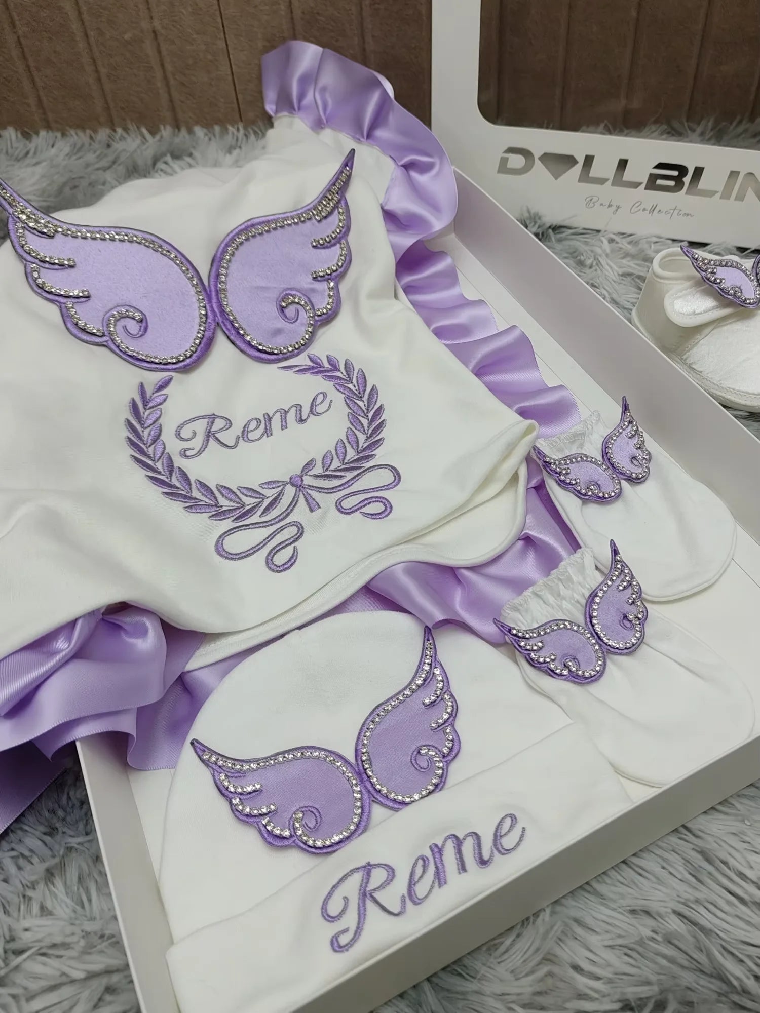 Personalized Angel Wings Newborn Gift Set – 5-Piece Embroidered Cotton Layette - I YAN