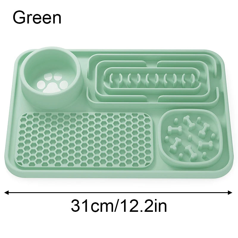 I YAN silicone pet lick mat with suction cup, slow feeder for dogs and cats, designed for bath distraction and oral stimulation.