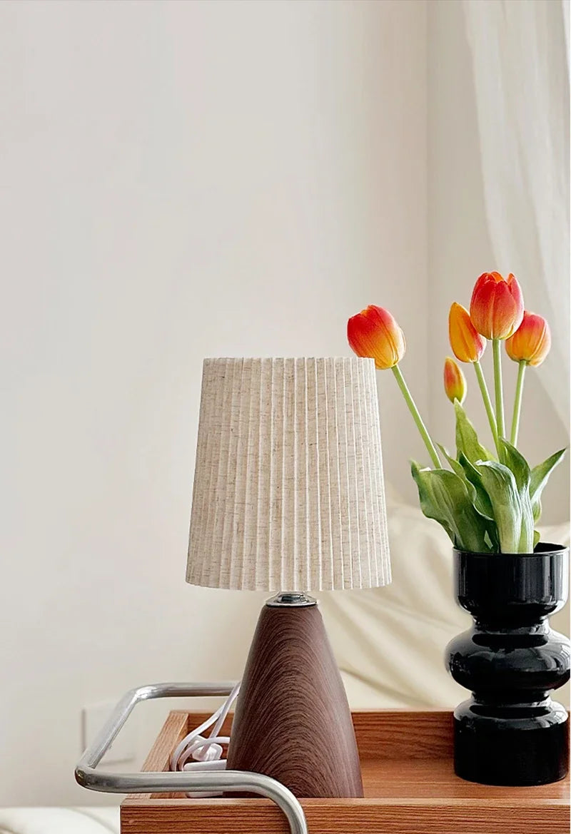 Retro LED Table Lamp Bedroom Fabric Pleated USB Study For Home Room Decor Desktop Decorative Ambiance Bedrooms LED Bedside Lamps