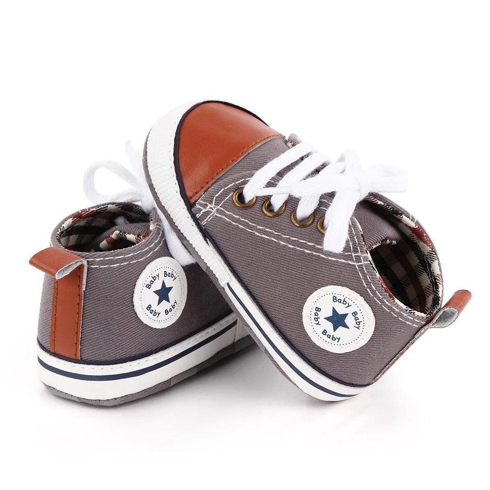 I YAN baby boys and girls classic canvas sneakers with soft soles, non-slip toddler shoes for first walks.