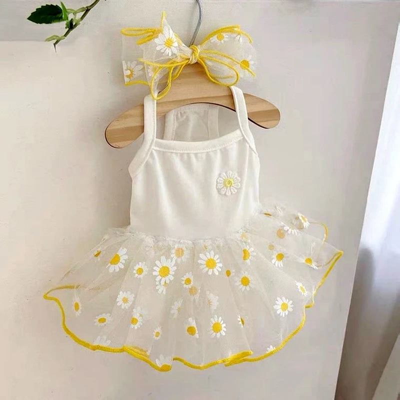 Cute I YAN dog princess dress for small pets, featuring mesh fabric, lace details, bow accents, perfect for summer pet outfits.