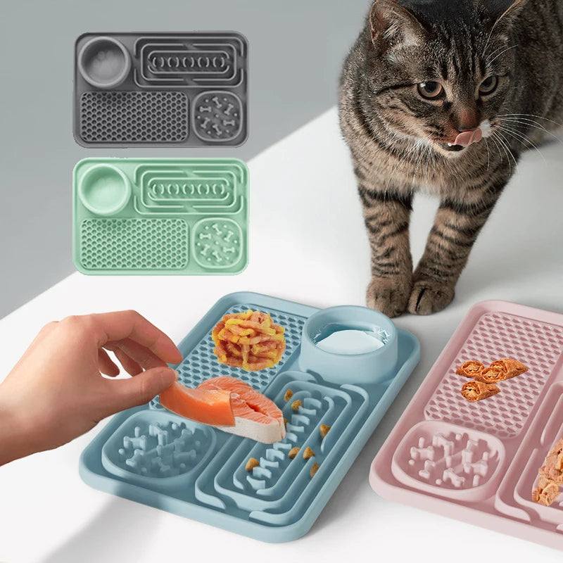 Silicone pet lick mat with suction cup from I YAN, designed as a slow feeder for dogs and cats, perfect for bath distractions.