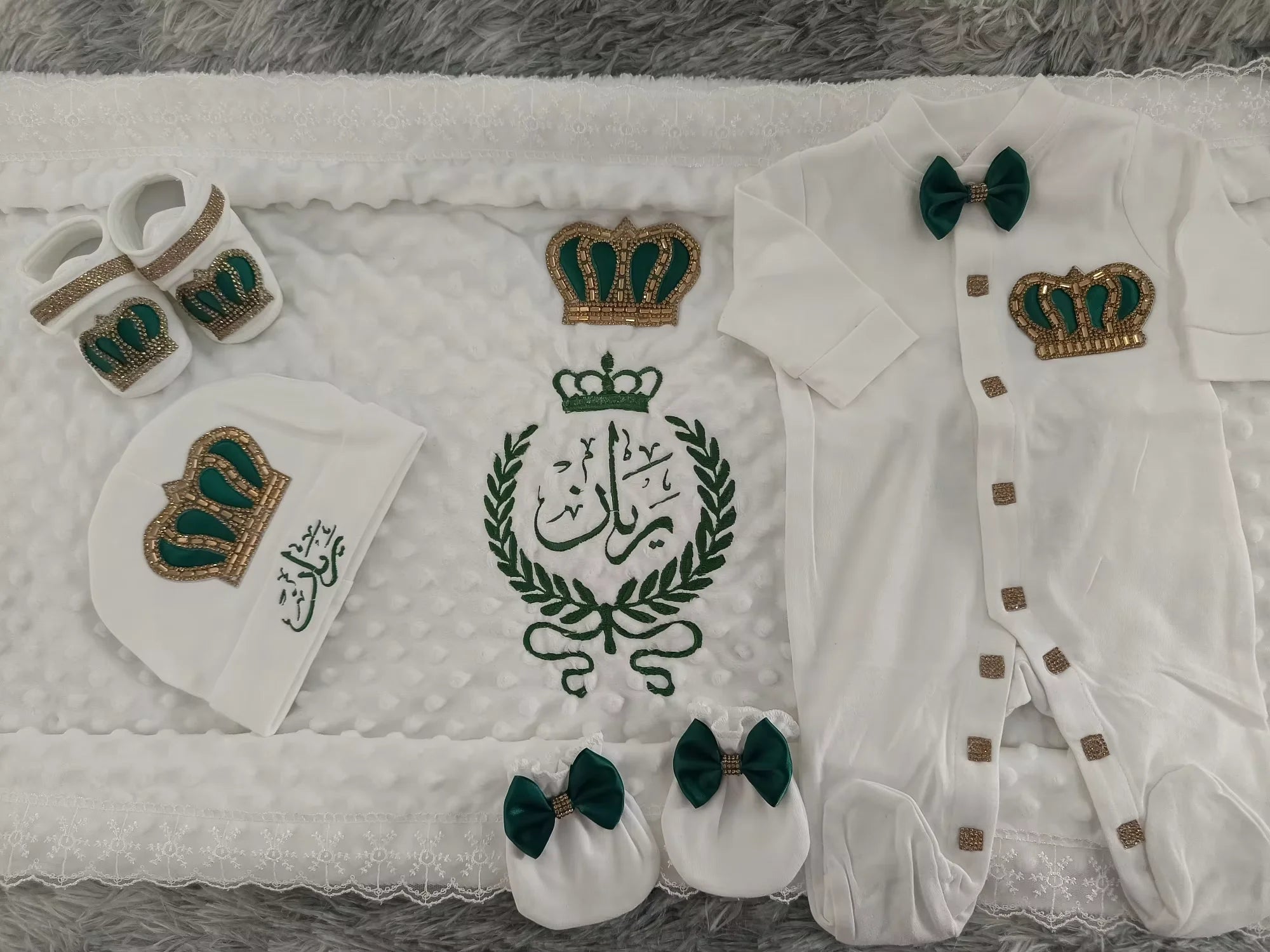 Personalized Angel Wings Newborn Gift Set – 5-Piece Embroidered Cotton Layette - I YAN