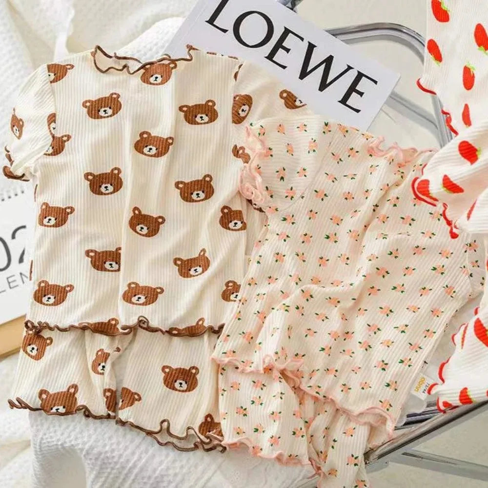 I YAN kids' summer 2-piece set with floral printed short sleeve round neck T-shirt and matching pants, casual home wear.