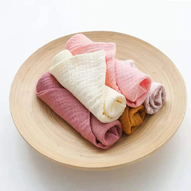 Set of 5 I YAN square cotton baby face towels and burp cloths, soft, absorbent gauze handkerchiefs for feeding and cleaning babies.