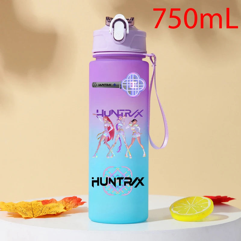 I YAN Demon Hunters 750ml plastic water bottle with warrior gourd design, ideal for fans of K-pop and collectible drinkware.