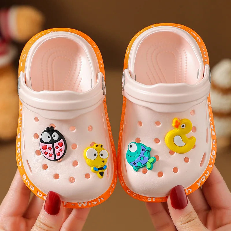 Children's flip flops for girls in summer indoor soft soled anti slip cartoon toe hole shoes for small and medium-sized babies