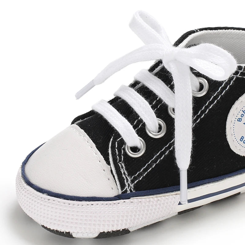 Baby toddler anti-slip canvas sneakers by I YAN, star design, suitable for first walkers, for boys and girls.