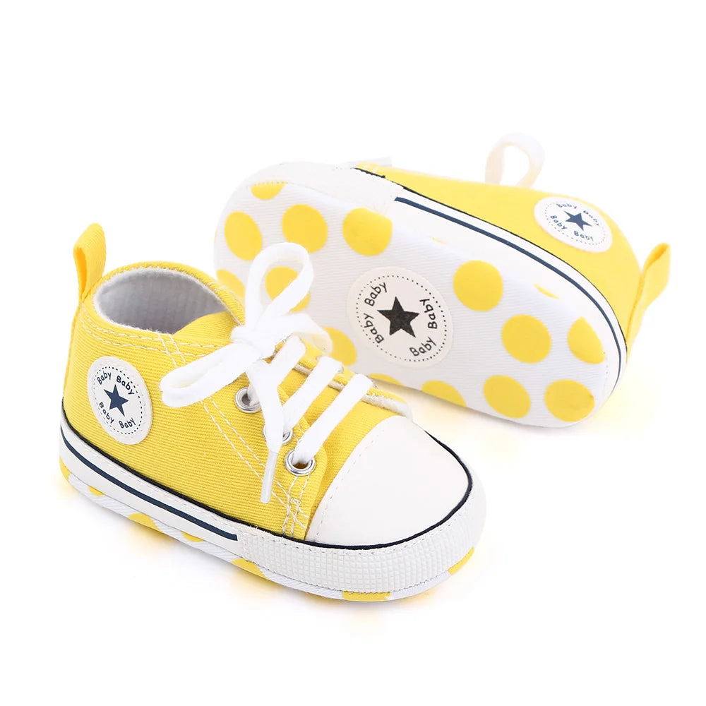 I YAN spring baby shoes for boys and girls, classic canvas sneakers with soft soles and non-slip grip for toddlers' first steps.