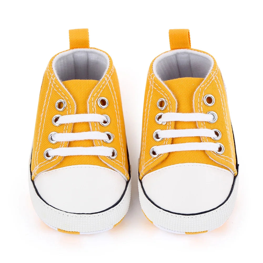 I YAN spring baby sneakers for boys and girls, classic canvas casual shoes with soft, non-slip soles for newborns and toddlers.