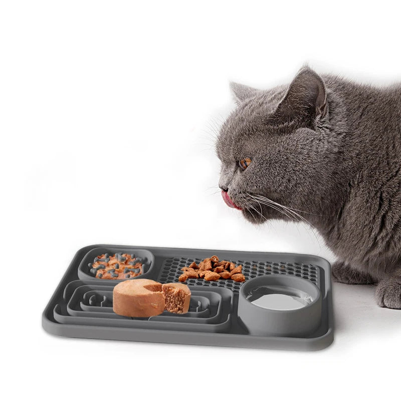 Silicone pet lick mat with suction cup from I YAN, designed for dogs and cats, featuring textured surface for slow feeding and bath distraction.