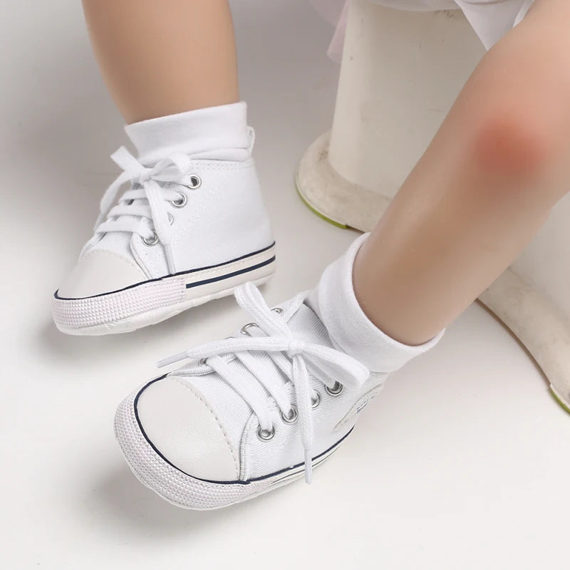 I YAN infant toddler anti-slip canvas sneakers with star design, suitable for newborns and first walkers, for boys and girls.