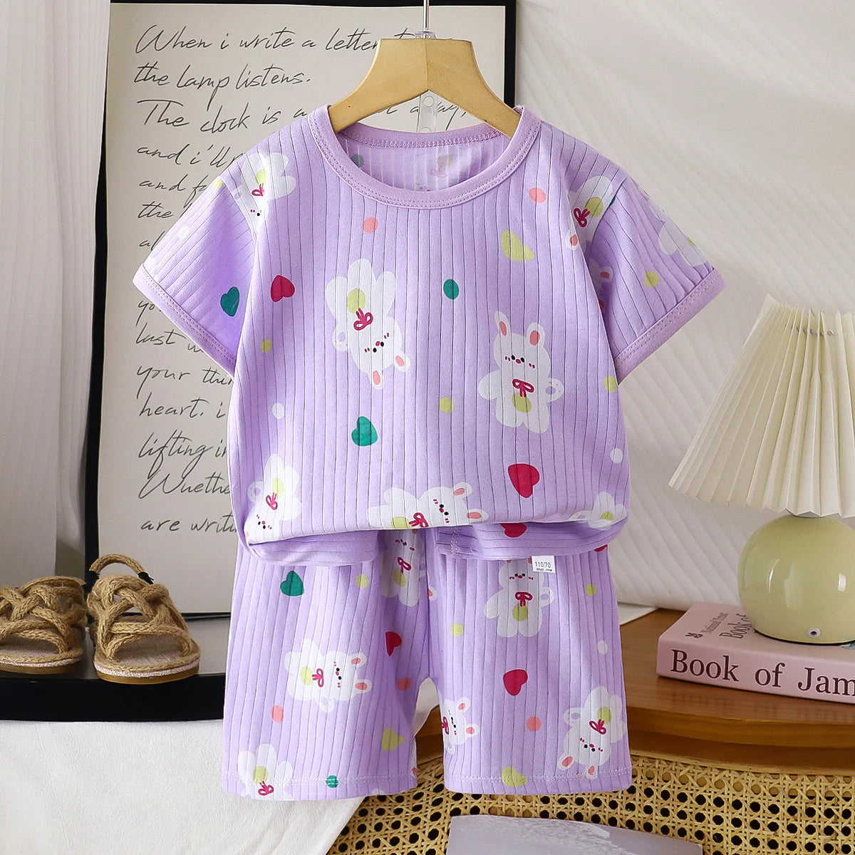 Kids' summer clothing set by I YAN with short sleeve T-shirts and matching shorts for boys and girls, made of cotton.