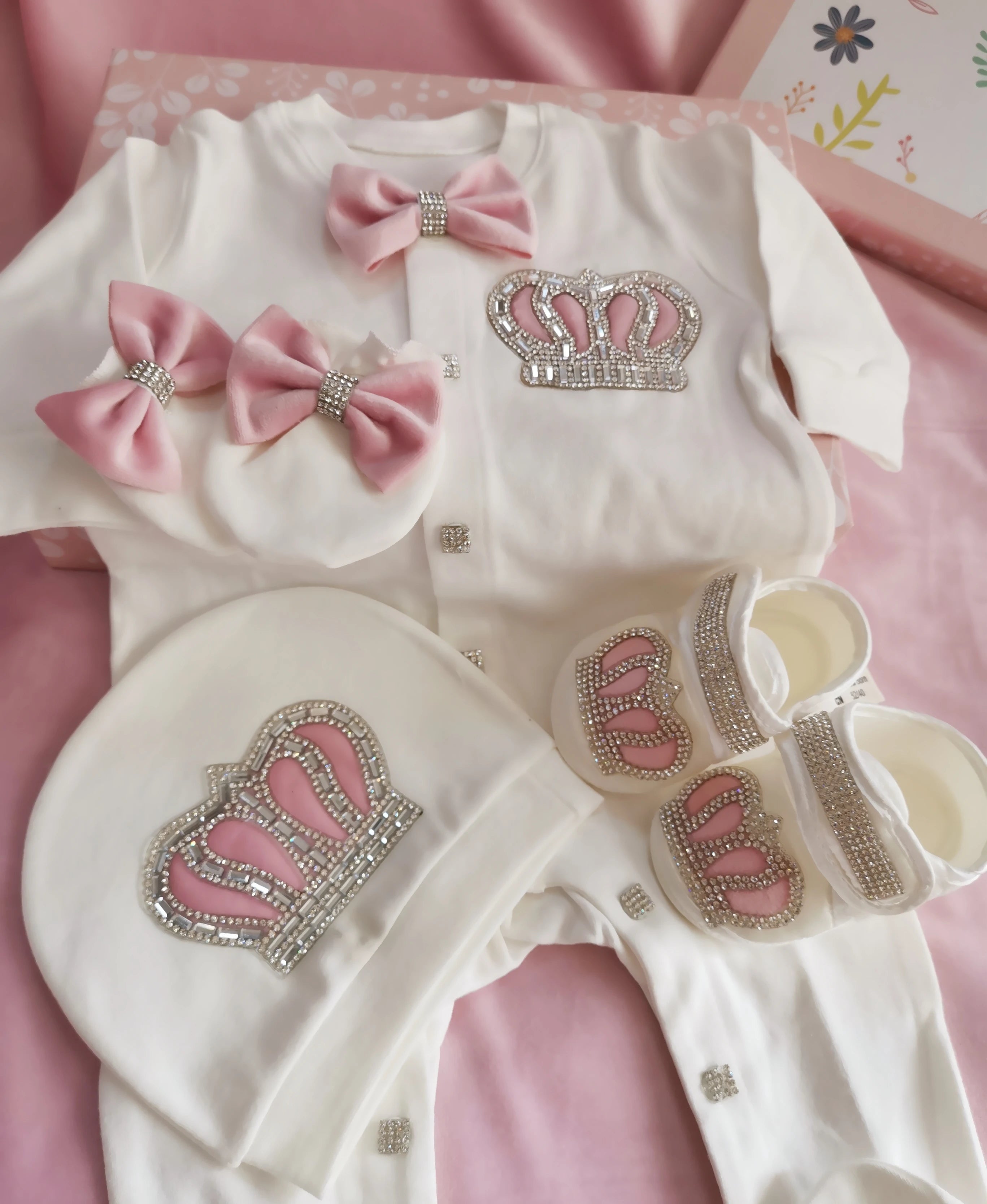 Luxury Newborn Baby Romper Set 4-Piece – Crystal Crown Layette for Photography & Coming Home - I YAN