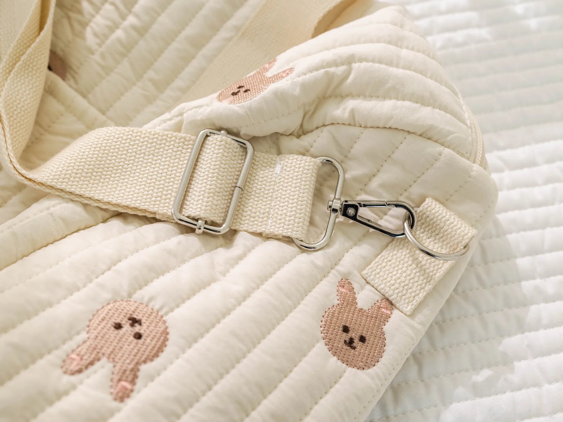 I YAN Mommy Bag Bear maternity diaper bag with stroller straps, multiple compartments, and portable design for travel and organization.