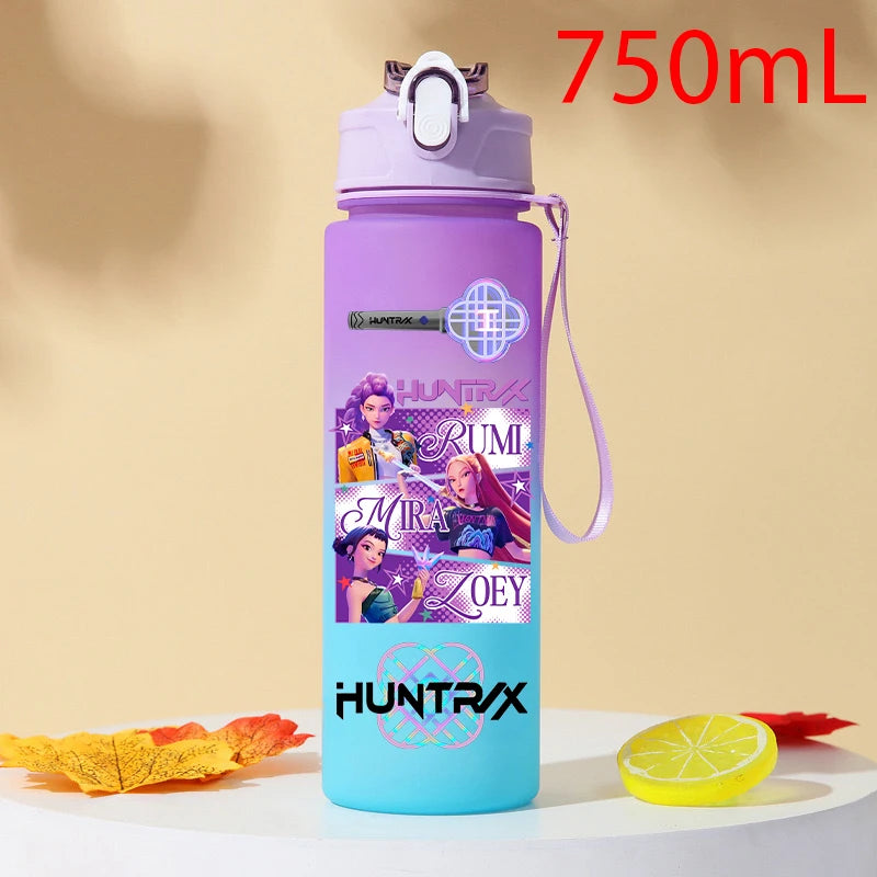 I YAN Demon Hunters 750ml plastic water bottle with warrior design, ideal for fans and outdoor drinking adventures.